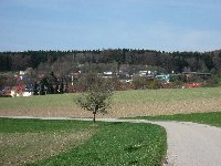 Blick von Osten auf Kirchseeon Dorf mit Berufsbildungswerk, April 2011